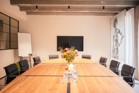 Oval meeting room - coworking Brussels - Fosbury and Sons Boitsfort
